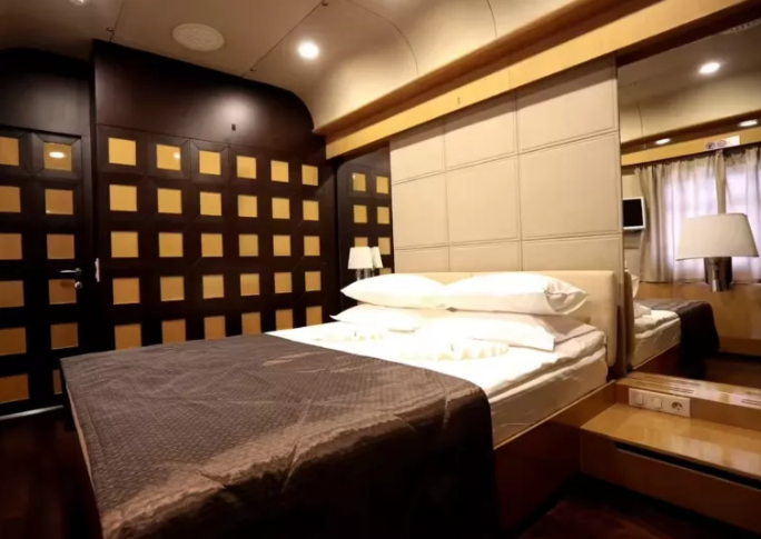 Тільки для обраних. Як виглядають VIP-вагони Укрзалізниці, які недоступні звичайним пасажирам